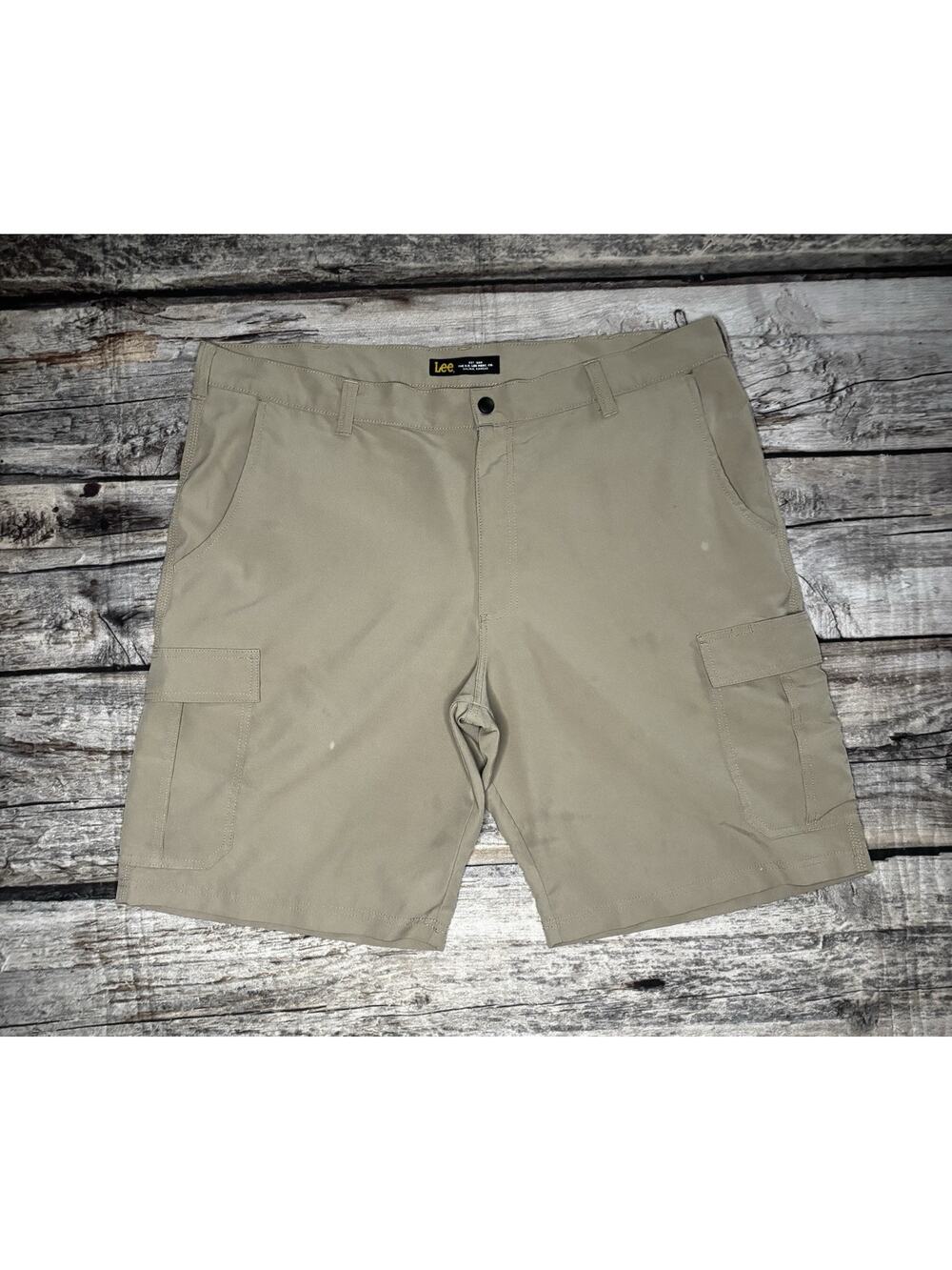 Lee Outdoor Utility Cargo Shorts Mens Size 42 Extreme Comfort Nomad Tan